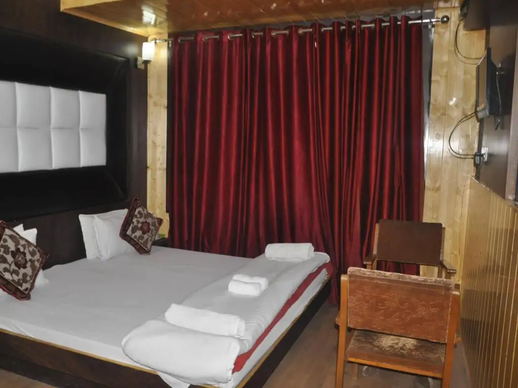 Шринагар: OYO 18872 Hotel Azad