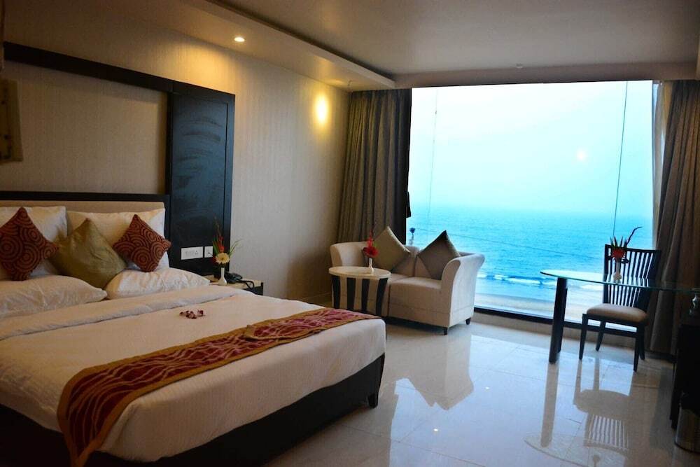 Пури: Hotel East West