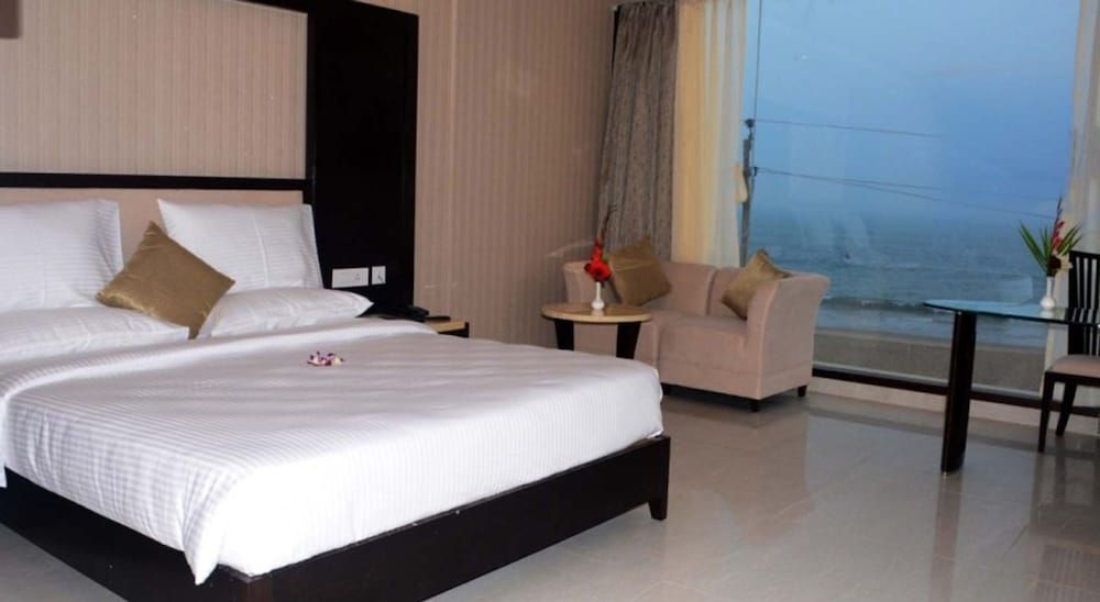 Пури: Hotel East West