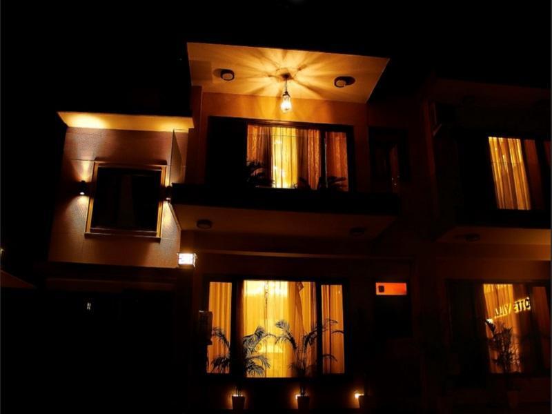 Нью-Дели: Cotts Villa