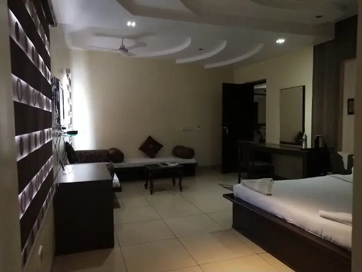 Пудучерри: Hotel Abi Krishna