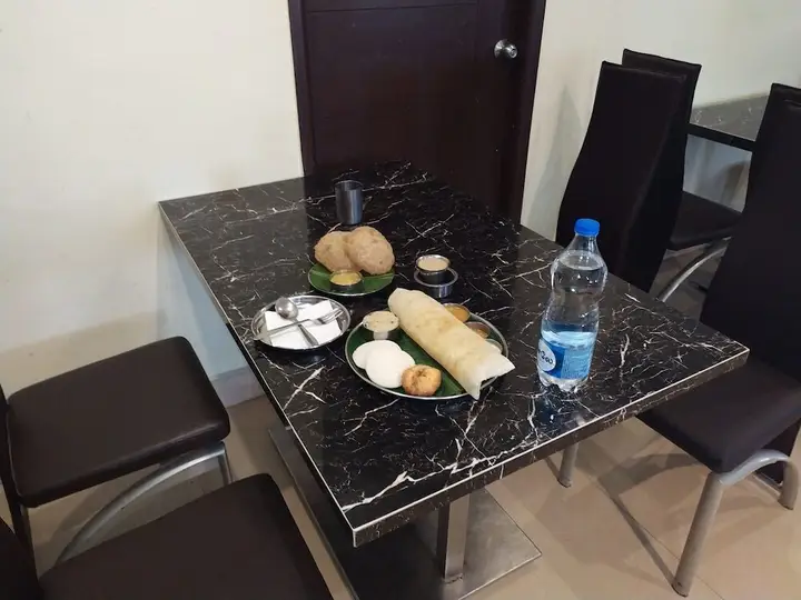 Пудучерри: Hotel Abi Krishna