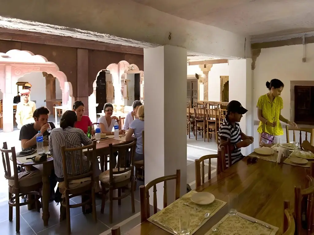 Чанделао: Chandelao Garh Hotel