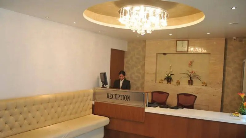 Хидерабад: The Crown Hotel