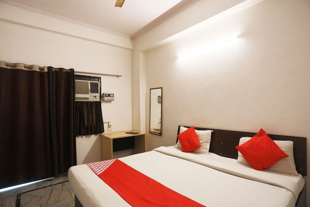 Нойда: BRS Homes Service Apartments