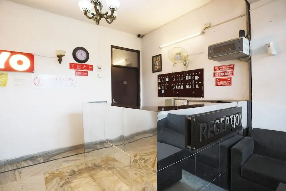 Нойда: BRS Homes Service Apartments