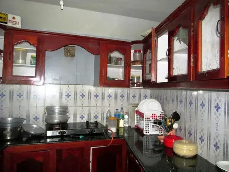 Аллеппи: B 4 You Houseboats