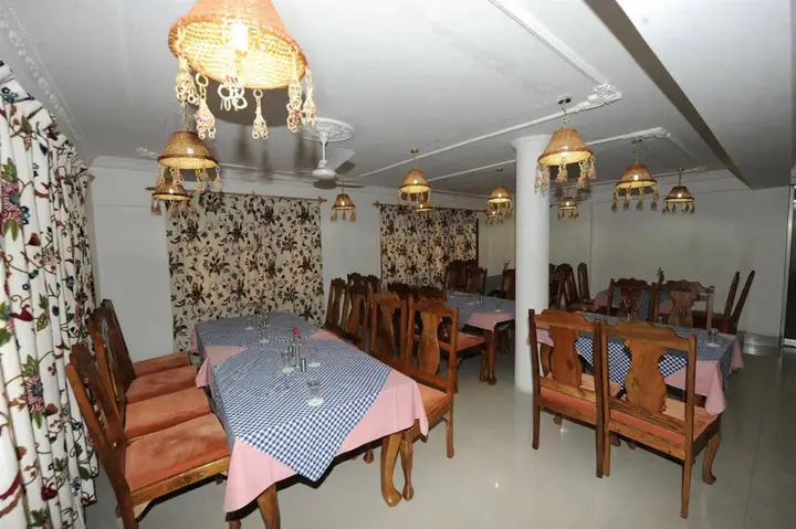 Шринагар: Hotel Ibni Kabeer