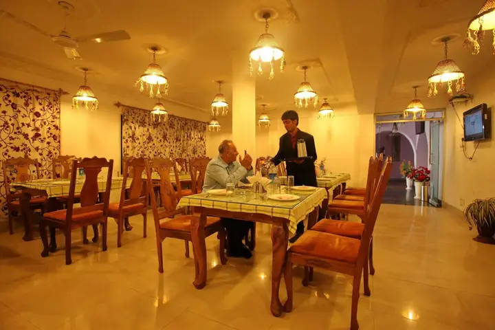 Шринагар: Hotel Ibni Kabeer