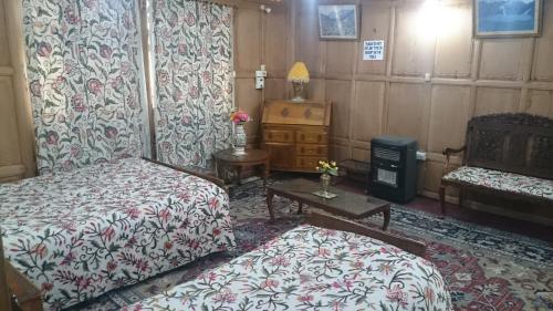 Шринагар: Shabistan Group of Houseboats