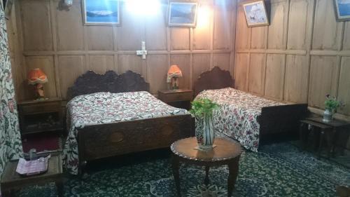 Шринагар: Shabistan Group of Houseboats