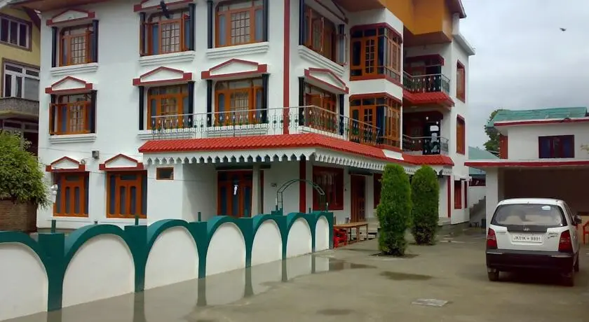 Шринагар: Hotel Grand City