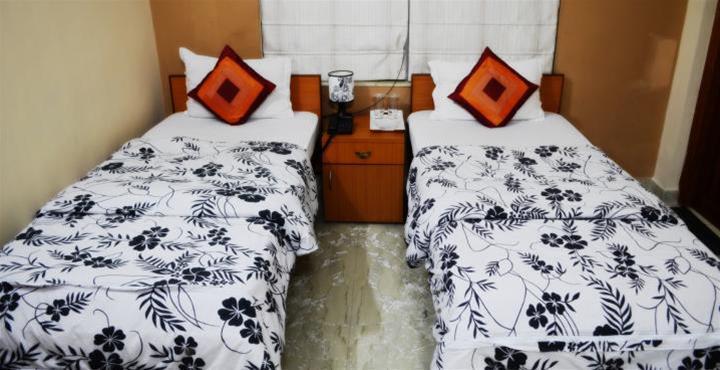 Колката: R S Corporate Guest House
