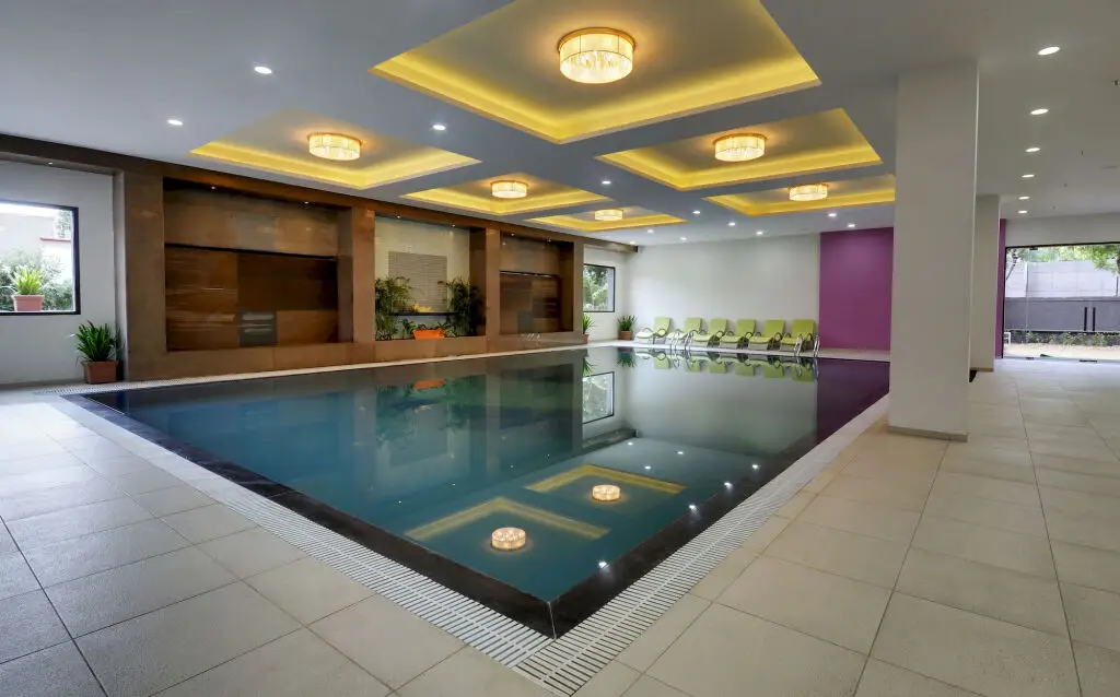 Ахмедабад: Narayani Heights Hotel and Resort