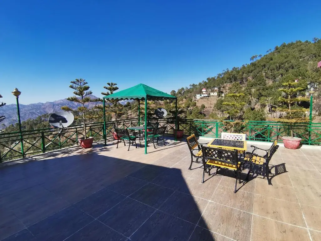 Куфри: Maple Resort Chail