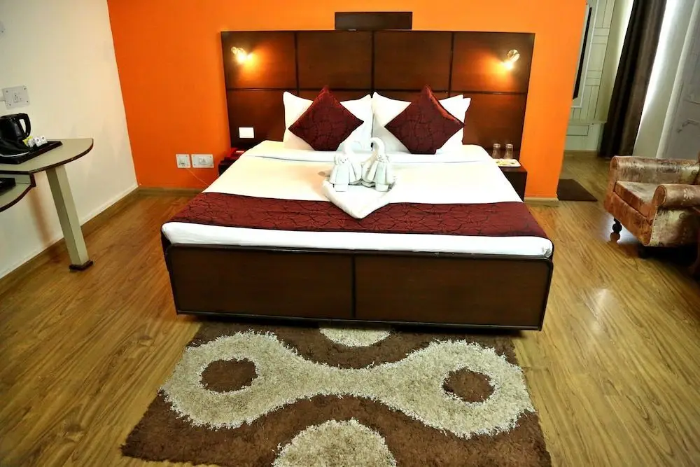 Кангра: Dee Jay Hotel and Restaurant