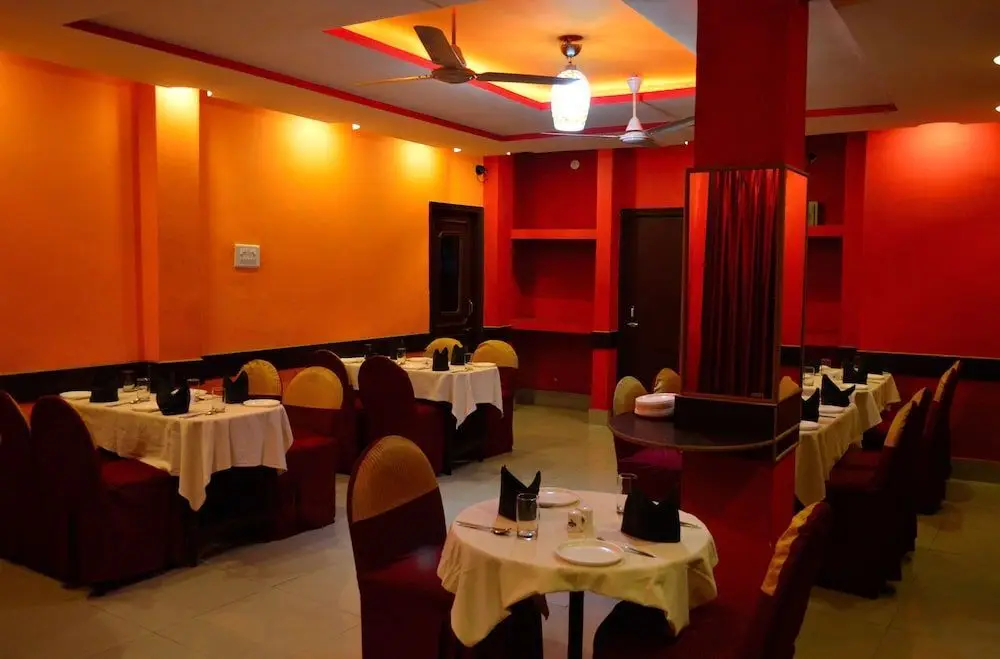 Кангра: Dee Jay Hotel and Restaurant