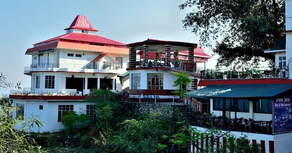 Кангра: Dee Jay Hotel and Restaurant
