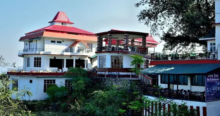 Кангра: Dee Jay Hotel and Restaurant