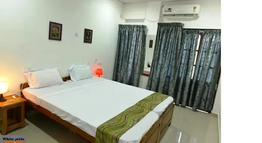 Ковалам: Kovalam Whitepride