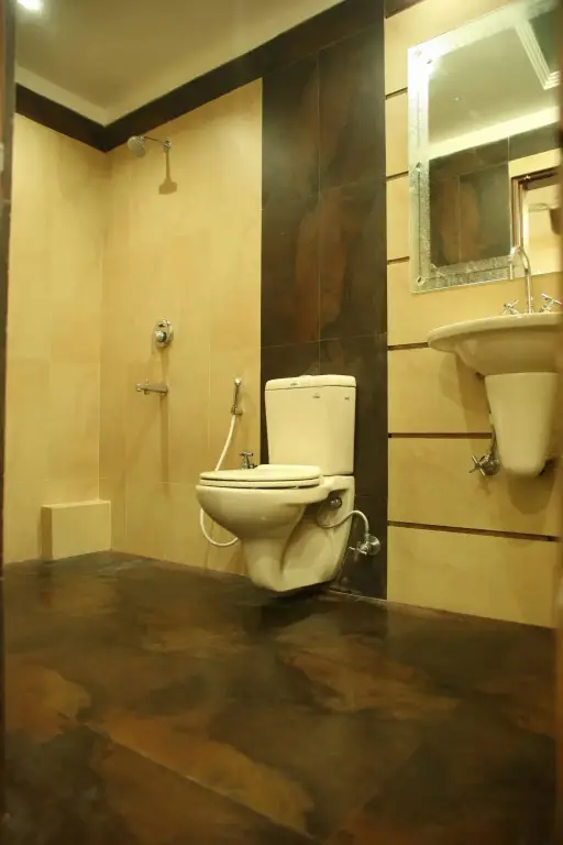 Колката: Hotel Trimoorti