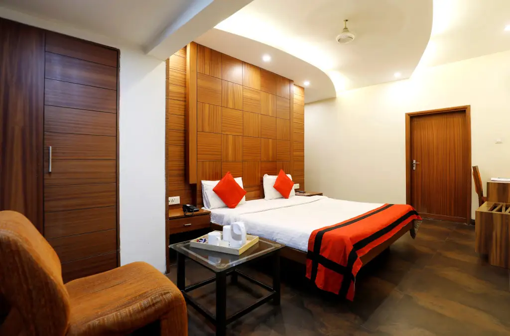 Колката: Hotel Trimoorti