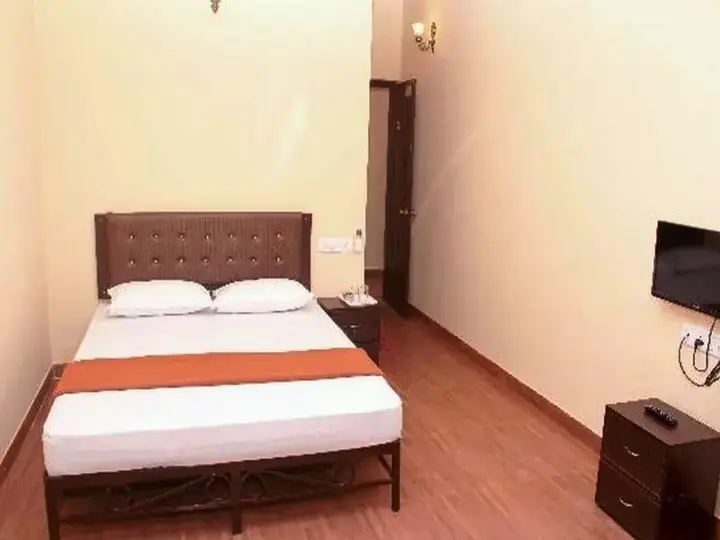 Бага: Amoura Guest House
