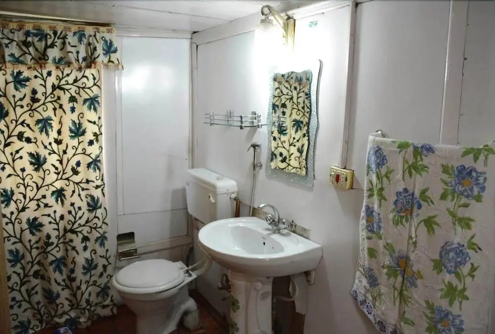 Шринагар: Houseboat