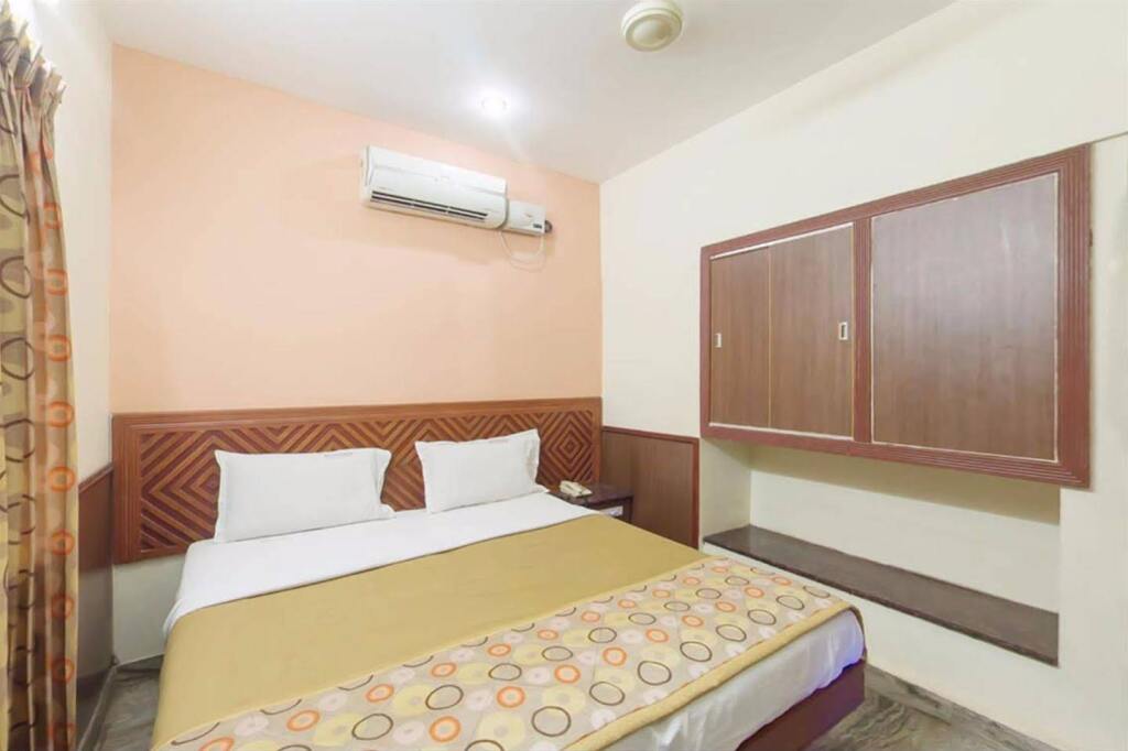 Маниячи: Aryaman Service Apartments