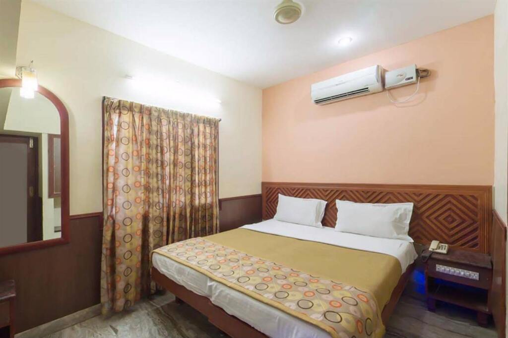 Маниячи: Aryaman Service Apartments