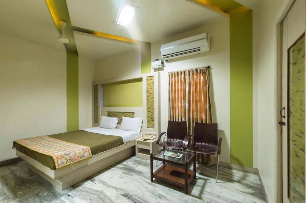 Маниячи: Aryaman Service Apartments