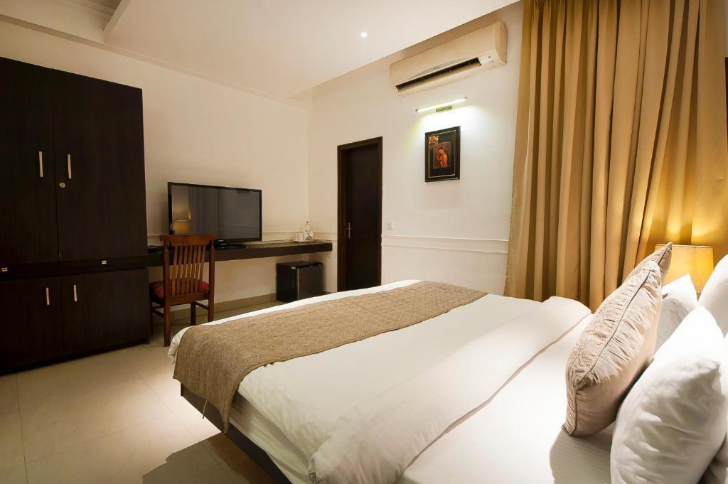 Нью-Дели: Airport Hotel De Aura
