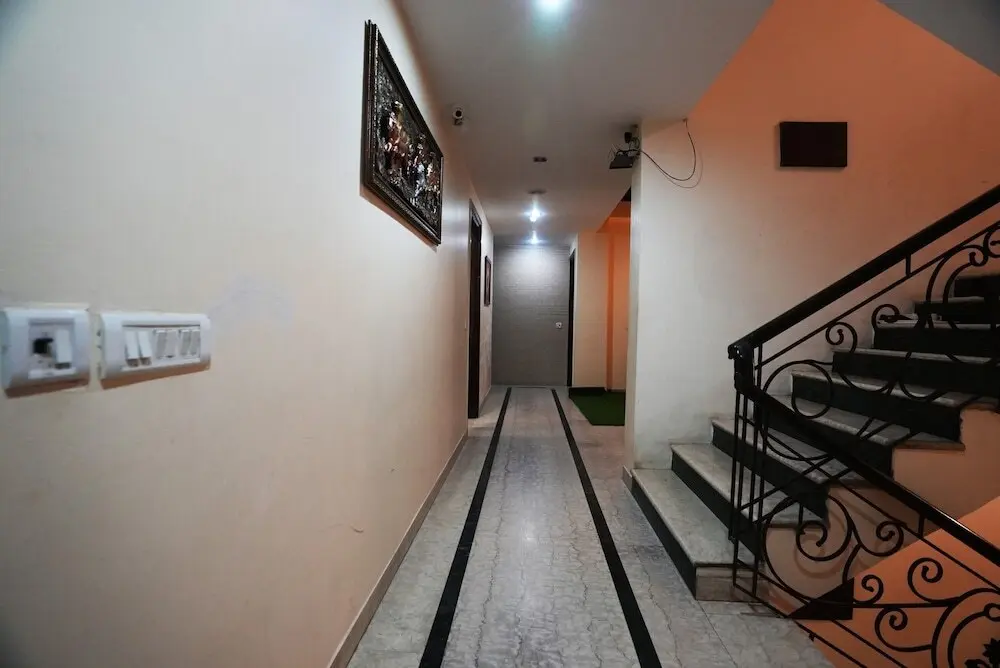 Нью-Дели: Hotel S&B East Inn