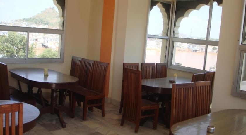 Пушкар: Pushkar Lake Palace