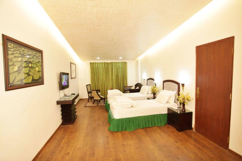 Шринагар: Hotel Grand Mumtaz Towers