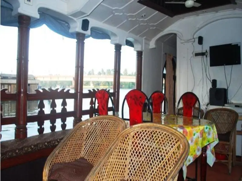 Мухамма: Alleppey Crystal Holidays, Houseboats