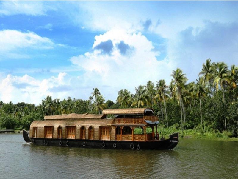 Кумараком: Rudra Houseboats