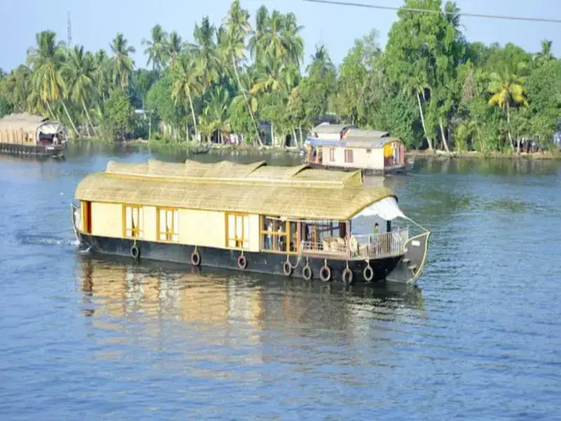 Мухамма: Elisha Houseboats