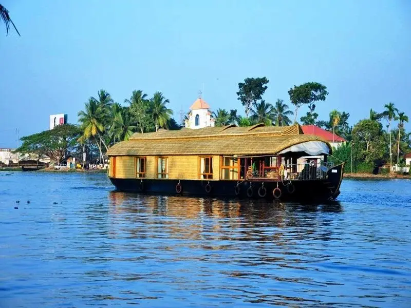 Мухамма: Elisha Houseboats