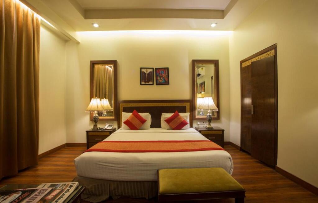 Нью-Дели: Hotel Picasso