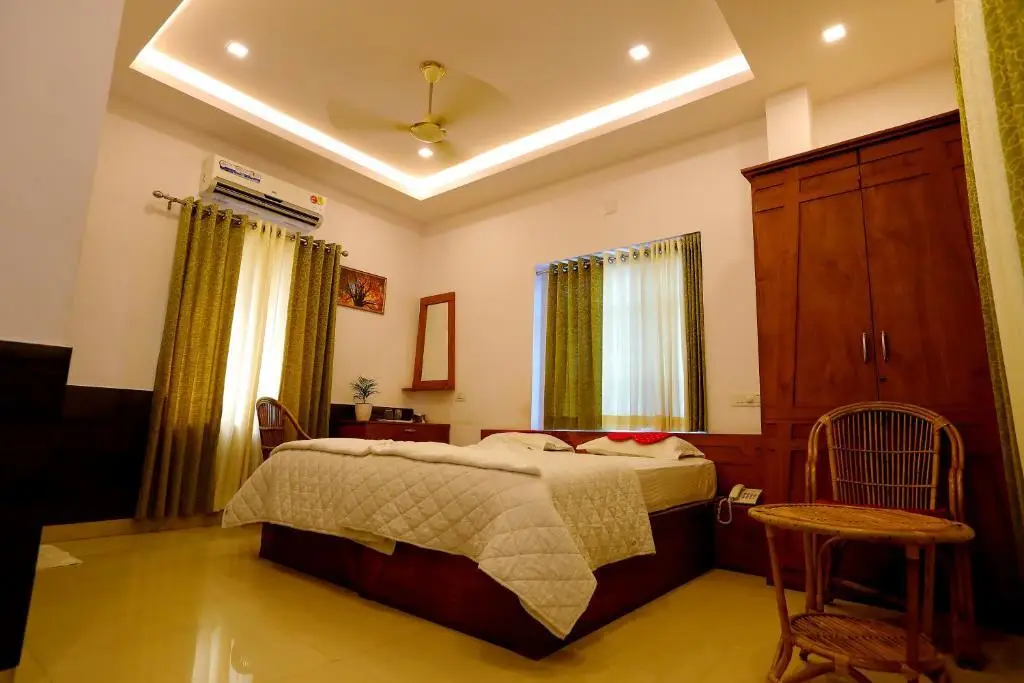 Недумбассери: Hotel Sapphire Inn