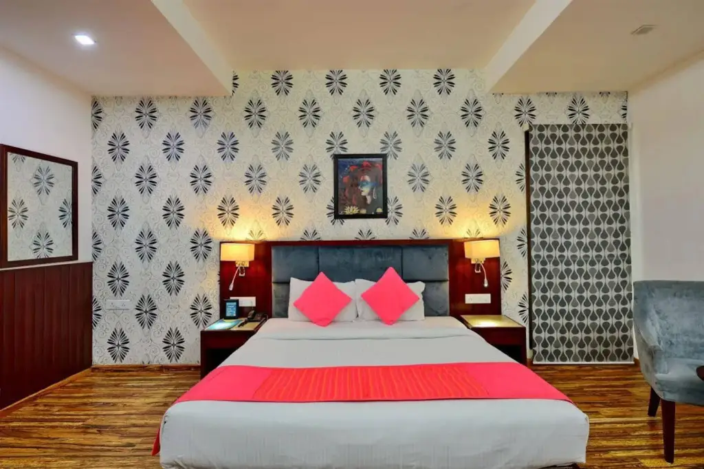 Карнал: Hotel Prem Plaza