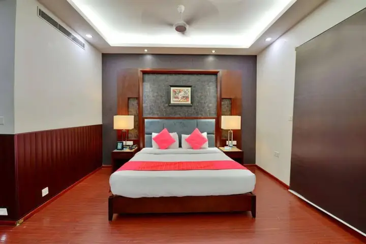 Карнал: Hotel Prem Plaza