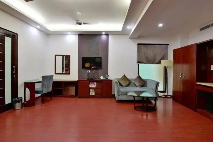Карнал: Hotel Prem Plaza