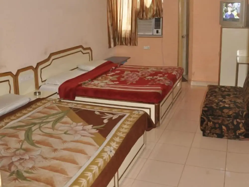 Катра: Hotel Aashirwad