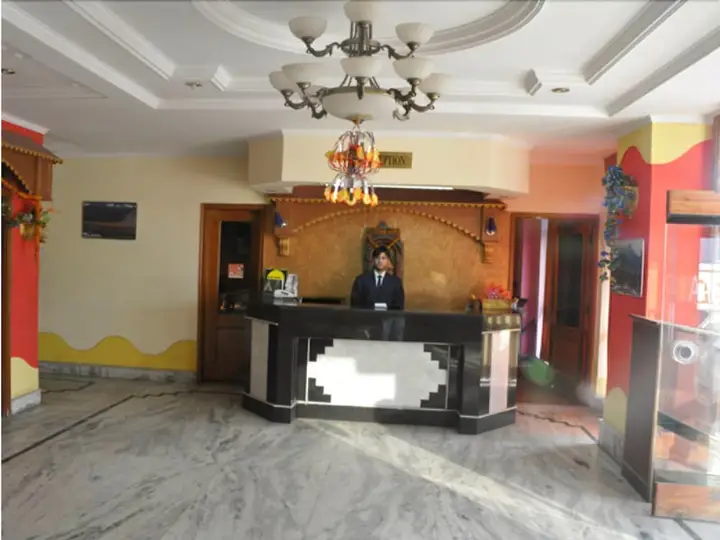 Катра: Hotel Aashirwad