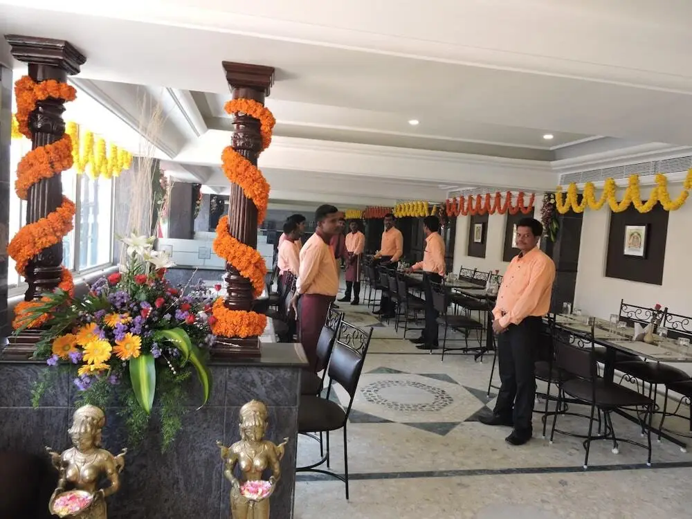 Тирупати: Hotel PLR Grand