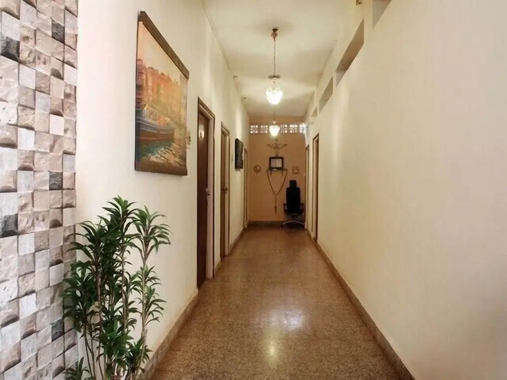 Бага: Bonanza Hotel