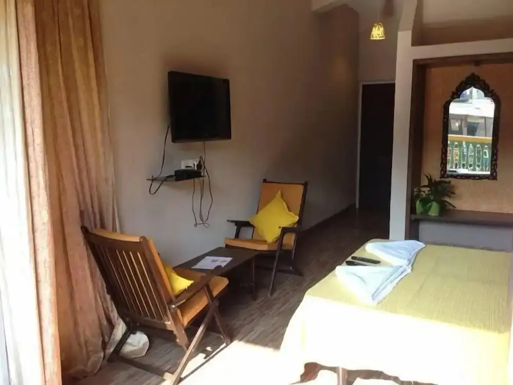 Бага: Bonanza Hotel