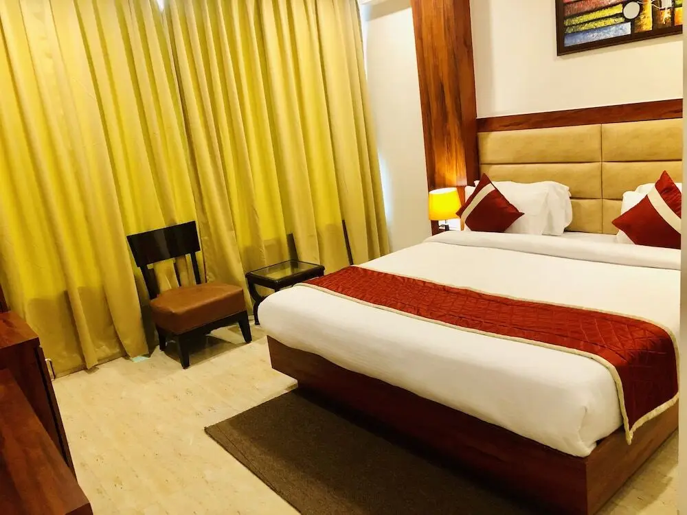 Нью-Дели: Red Crown Hotel